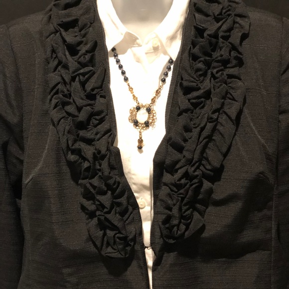 🍸IVY CHIC Ruffle Jacket - Picture 4 of 4